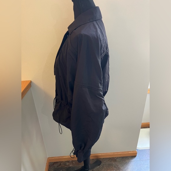 Athleta Acadia black lightweight travel work rain jacket. Snap closure. Medium - Picture 6 of 16